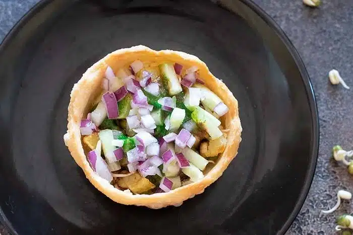 Fill the katori with chaat