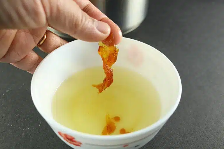 Gur solidified in water