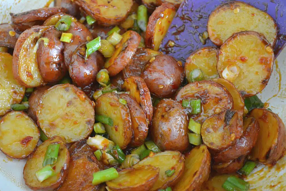 Baked Potatoes in Chili Garlic Sauce