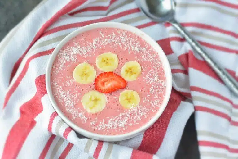 Strawberry Banana Smoothie - Ruchiskitchen