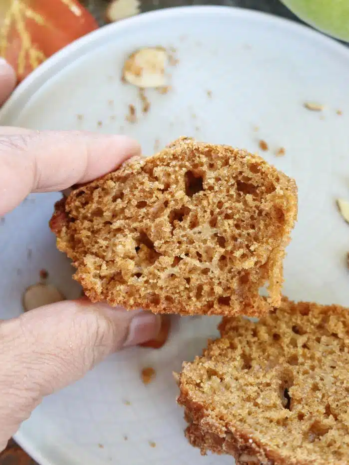 Apple almond Crumb Muffins - Ruchiskitchen
