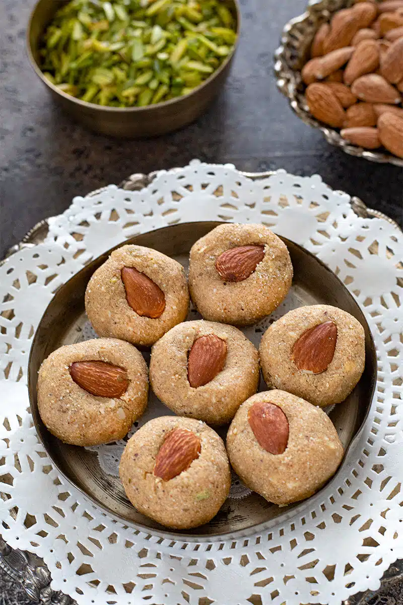 Aate ki pinni in a round plate