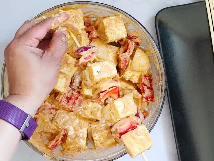 Add paneer and veggies to skewers