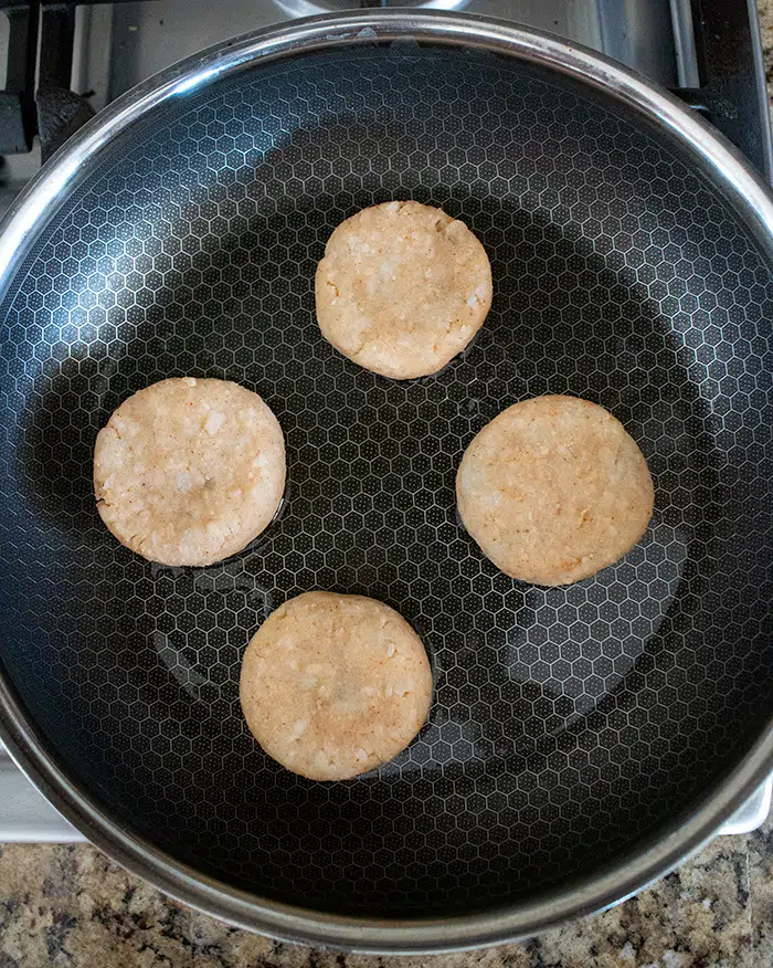 Cook the patties for Ragda
