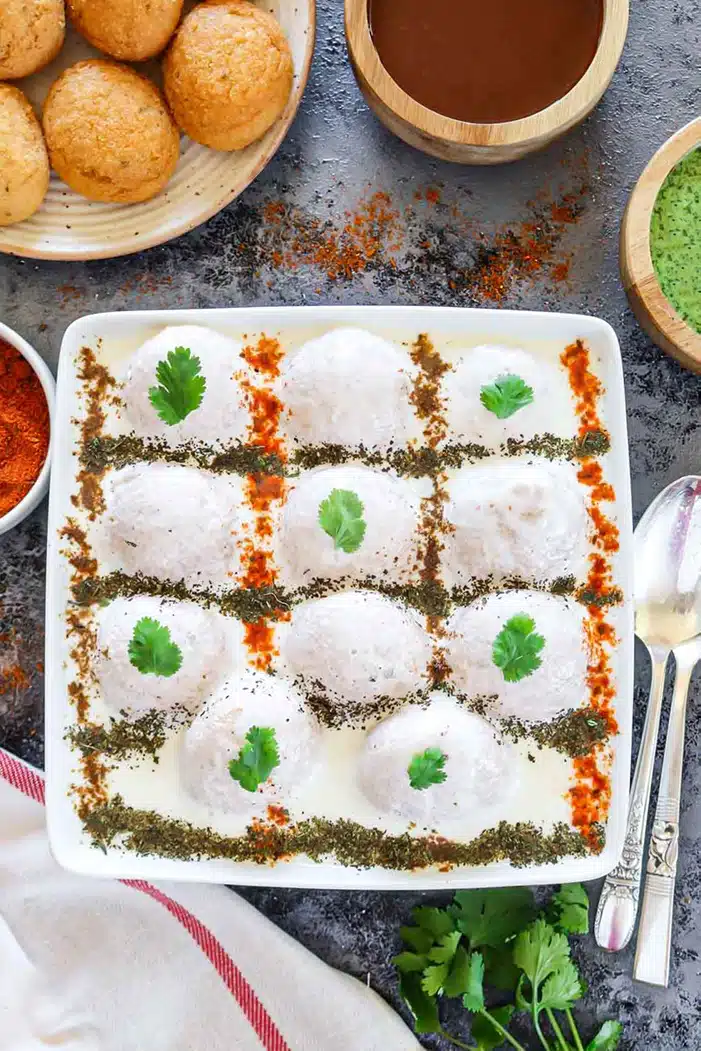 Garnish bhallas with chutney